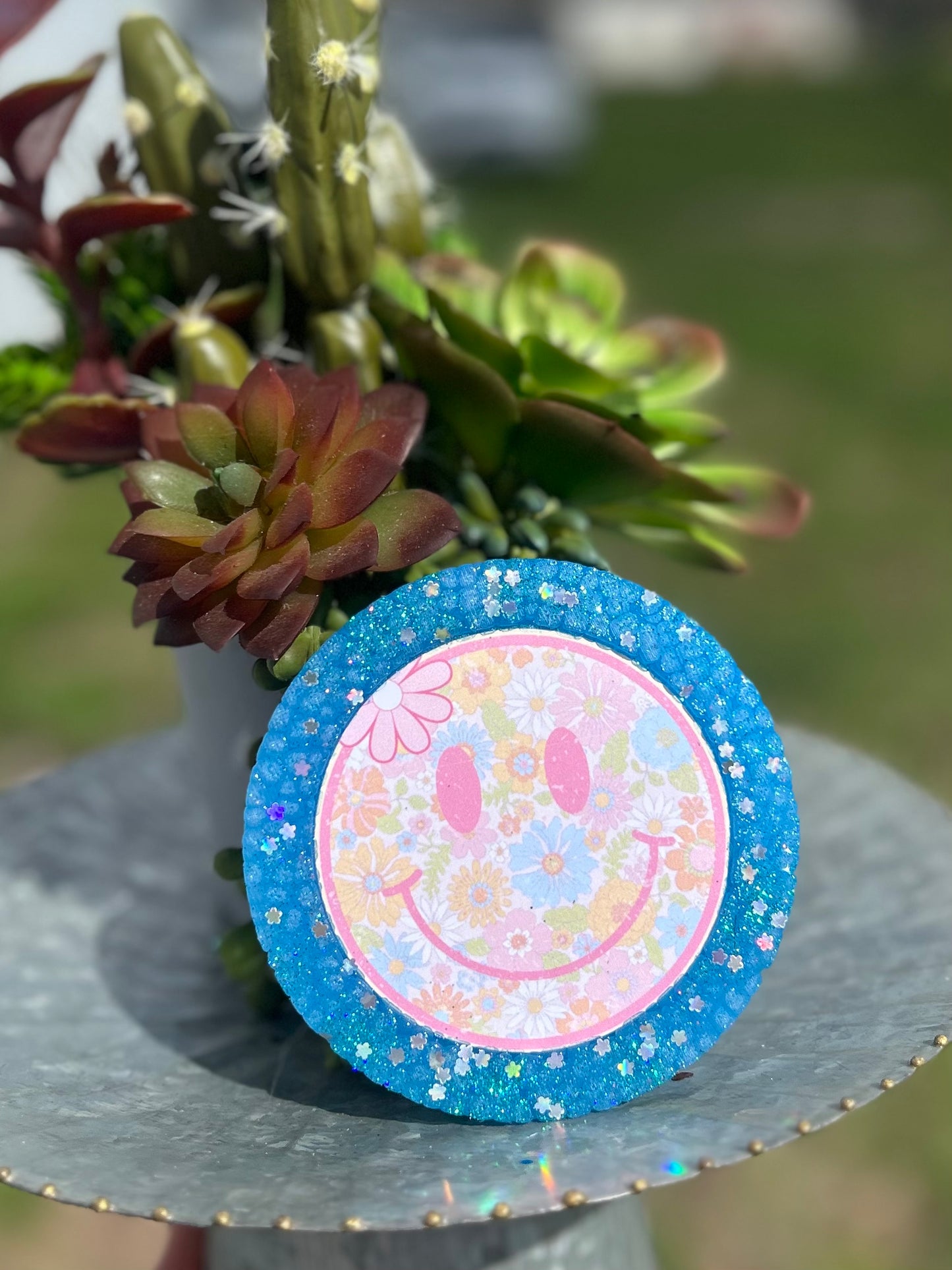 “All Smiles” Statement Circle